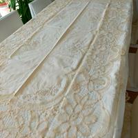 tovaglie ricamate e in pizzo corredo della nonna