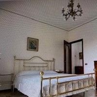 Letto matrimoniale in ottone con doghe in legno