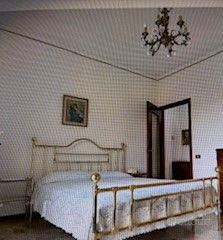 Letto matrimoniale in ottone con doghe in legno