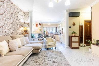 Appartamento di 130 m² con 4 locali a Colonna
