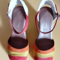 Sandalo Carmen Saiz con zeppa