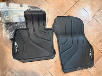 Tappetini gomma originali BMW X2 completi.