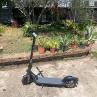 Monopattino elettrico Ninebot Kickscooter F25E