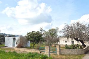 Lamia da ristrutturare con terreno di 2.095 mq