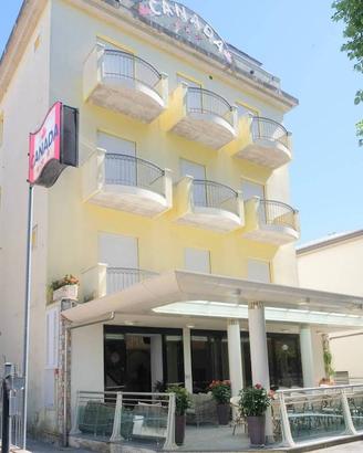 Palazzo / Stabile di 1137 m² a Rimini