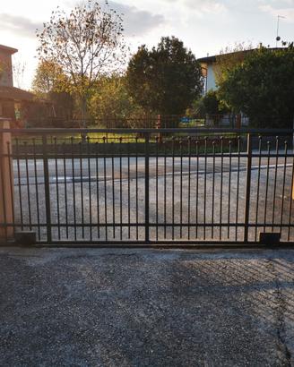 Cancello zincato in ferro battuto
