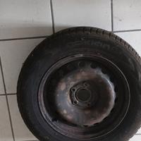 cerchi 16 pollici con gomme da neve nokian