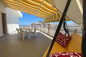 Attico vista mare, con 100 m2 di terrazzo