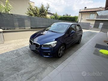 BMW 216 automatica