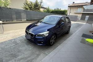 BMW 216 automatica