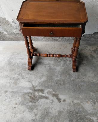 tavolino con cassetto 