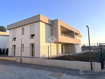 4 LOCALI A UGGIATE-TREVANO