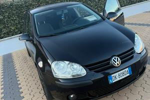 Volkswagen Golf 5 – 1.6 FSI Benzina