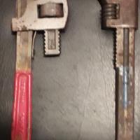 chiavi inglesi e cesoie antiche