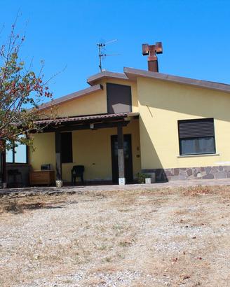 Villetta con 6 ettari di terreno e frutteti