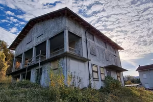 Casa indipendente di 426 m² con più di 5 locali e 