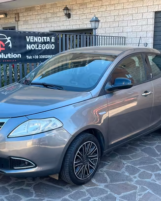 Lancia Ypsilon 1.2 69 CV 5 porte Platinum adatta n