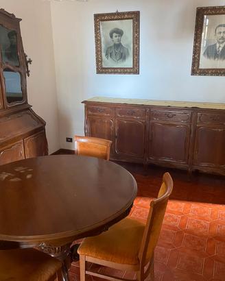 Tavolo tondo stile Luigi XV con base intagliata