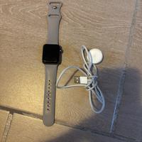 Apple Watch serie 3 con cinturino
