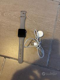 Apple Watch serie 3 con cinturino