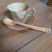 Oggetti artigianali in legno lavorati a tornio