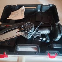 motosega e forbici da potatura a batteria 