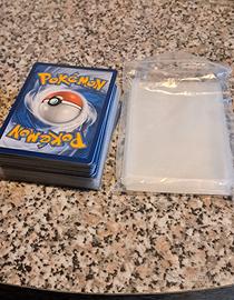 LOTTO 60 CARTE POKEMON +60 SLEVEES TRASPARENTI