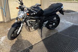 Moto fz6