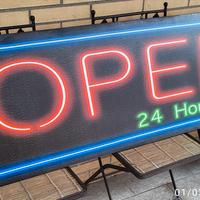 Insegna  'Open 24 Hours'