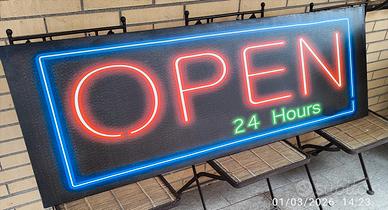 Insegna  'Open 24 Hours'