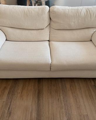 Divano in tessuto con carrellino poggiapiedi