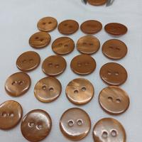 21 bottoni madreperla 