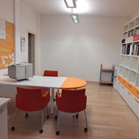 Postazione per ufficio arredata