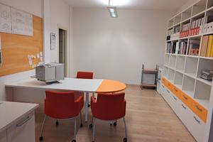 Postazione per ufficio arredata