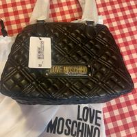 Borsa spalla mano trapuntata love moschino nera