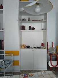 parete attrezzata con tavolo a ribalta