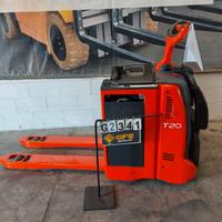 Transpallet elettrico con pedana Linde T20 AP.