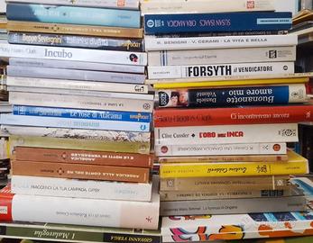 LOTTO STOCK DI 40 LIBRI ARGOMENTI VARI IN BUONE CO