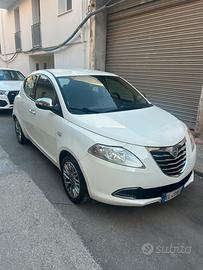 Splendida lancia ypsilon come nuova