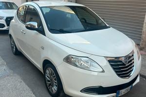 Splendida lancia ypsilon come nuova