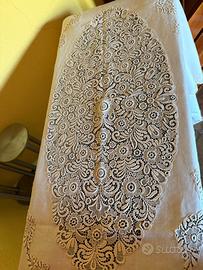 Corredo da tavola in Lino con inserti in Cantù