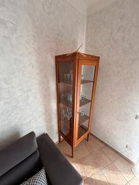 Elegante Vetrina Artigianale in Olmo Massello