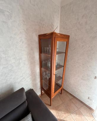 Elegante Vetrina Artigianale in Olmo Massello