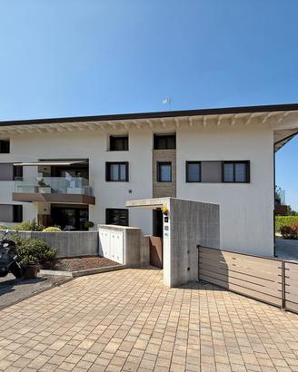 Raffinato duplex in Classe A con giardino