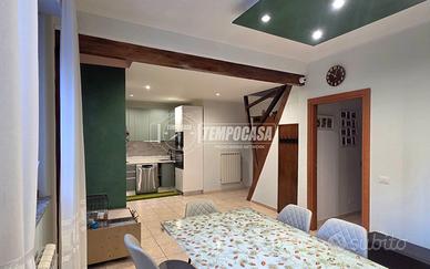 QUADRILOCALE BILIVELLO CON GIARDINO PRIVATO