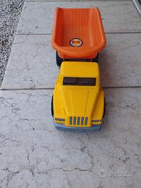 camion giocattolo 