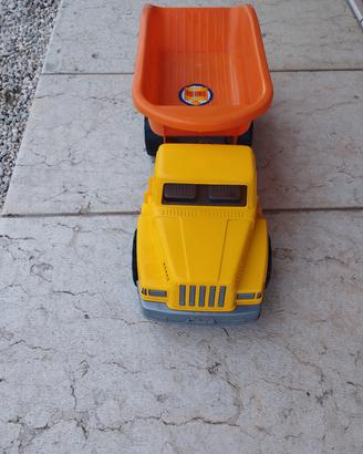 camion giocattolo 