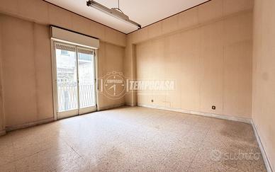 Ampio quadrilocale in zona servita, versatile e lu