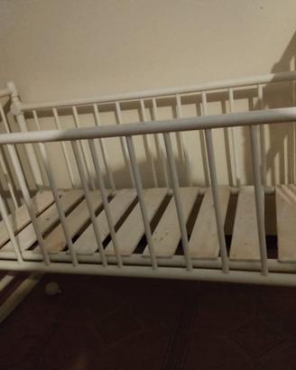 lettino vintage per bambini