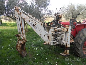 Retroscavatore per trattore